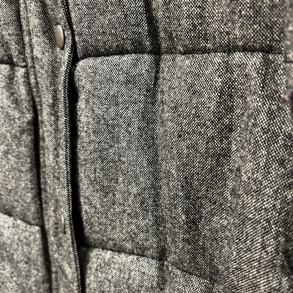 Maternity Puffer Vest - Picture 5 of 5